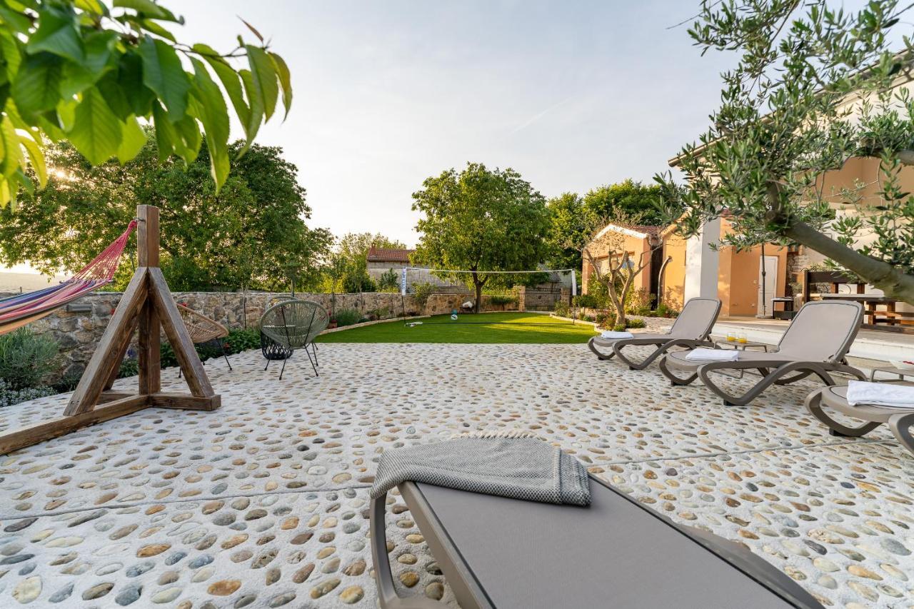 Holiday Home - Villa Thorak Anic Bagian luar foto