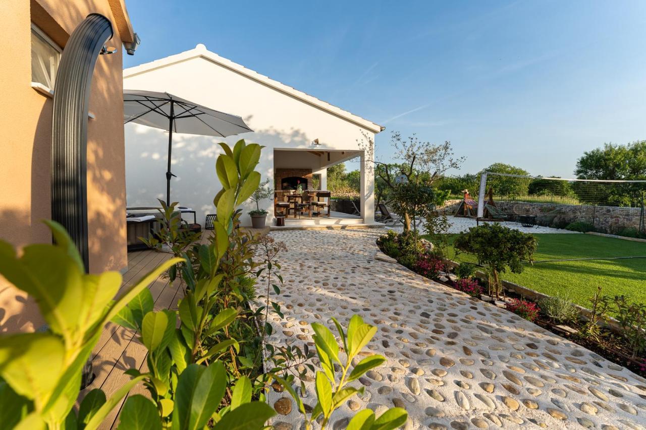 Holiday Home - Villa Thorak Anic Bagian luar foto