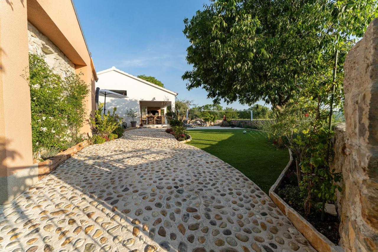 Holiday Home - Villa Thorak Anic Bagian luar foto